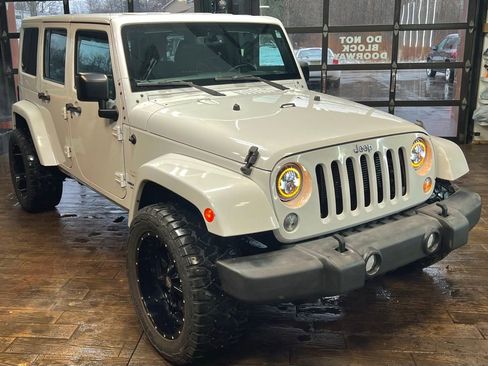Used 2015 Jeep Wrangler Unlimited Sahara w/ Connectivity Group image 7
