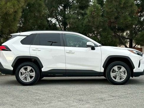 Used 2022 Toyota RAV4 XLE image 3