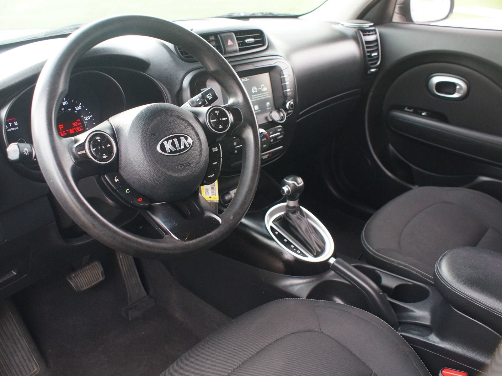 Used 2018 Kia Soul + FWD image 9