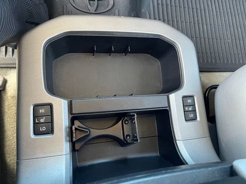 Used 2011 Toyota Sequoia Platinum AWD/4WD image 29