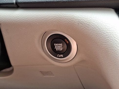 Certified 2023 Chrysler Pacifica Touring-L FWD image 28