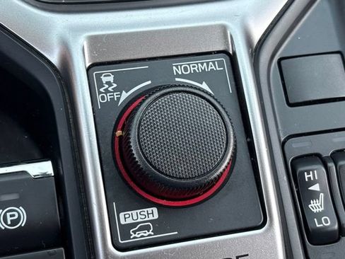 Used 2024 Subaru Forester Premium AWD/4WD image 19