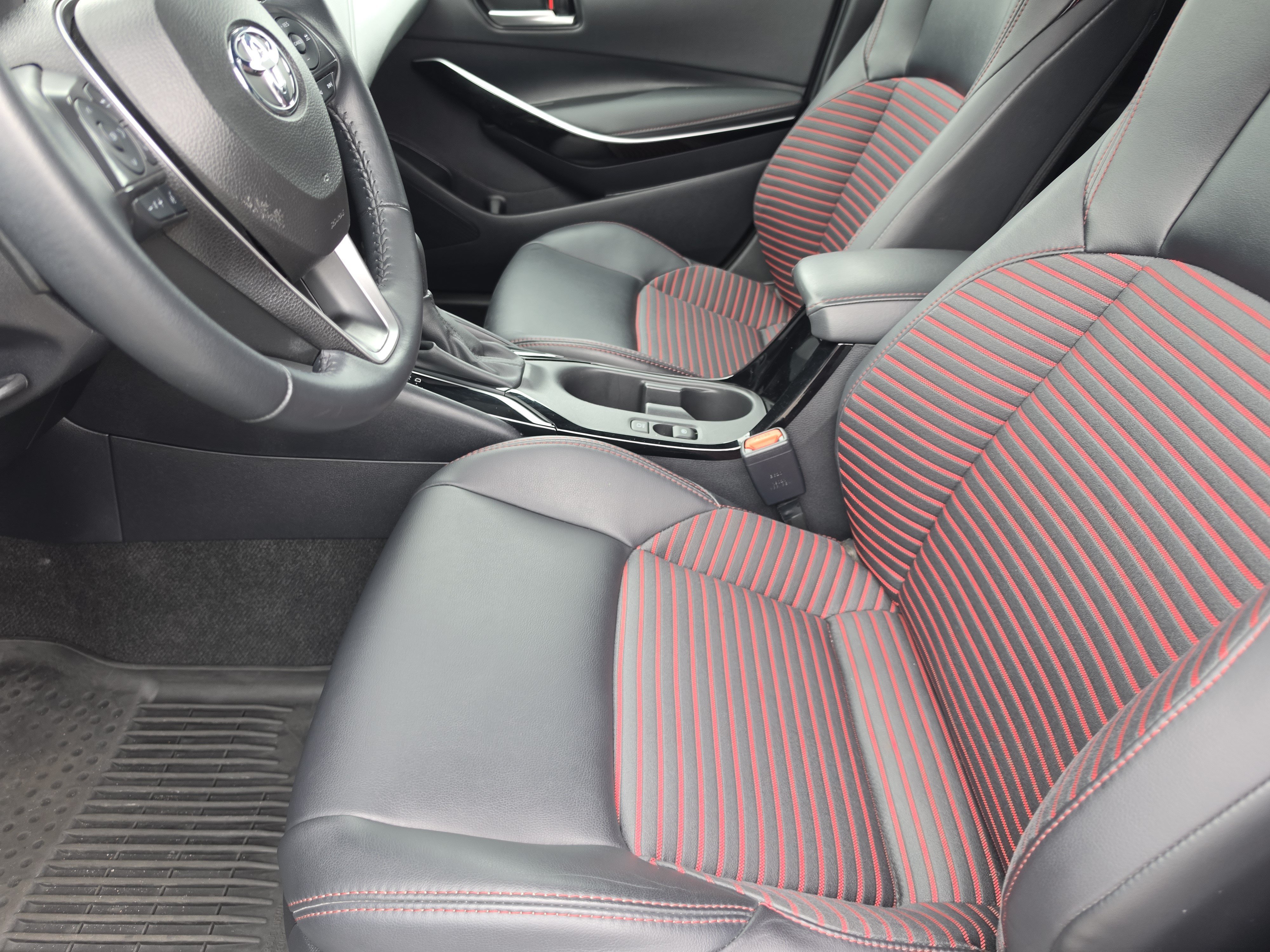 Used 2024 Toyota Corolla XSE FWD image 9