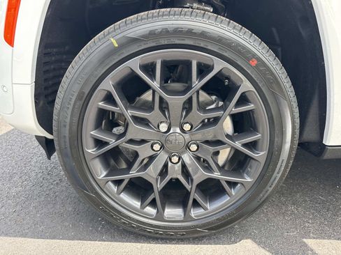 New 2026 Jeep Grand Cherokee L Summit AWD/4WD image 3