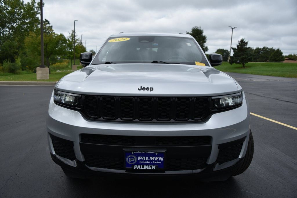 Used 2024 Jeep Grand Cherokee L Laredo AWD/4WD image 3