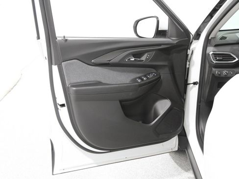 Used 2023 Chevrolet TrailBlazer LT w/ Convenience Package image 4