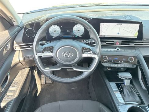 Used 2023 Hyundai Elantra SEL w/ Convenience Package FWD image 14