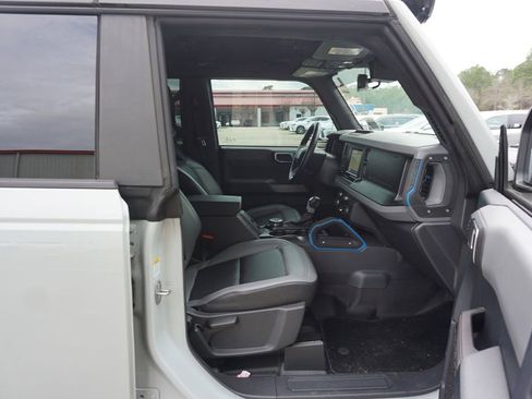 Used 2023 Ford Bronco Black Diamond w/ Sasquatch Package image 17