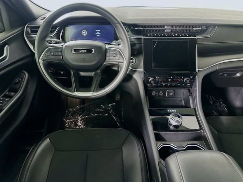 Used 2024 Jeep Grand Cherokee Altitude AWD/4WD image 16