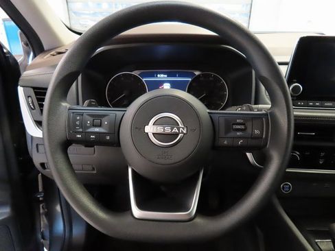 Used 2023 Nissan Rogue S image 8