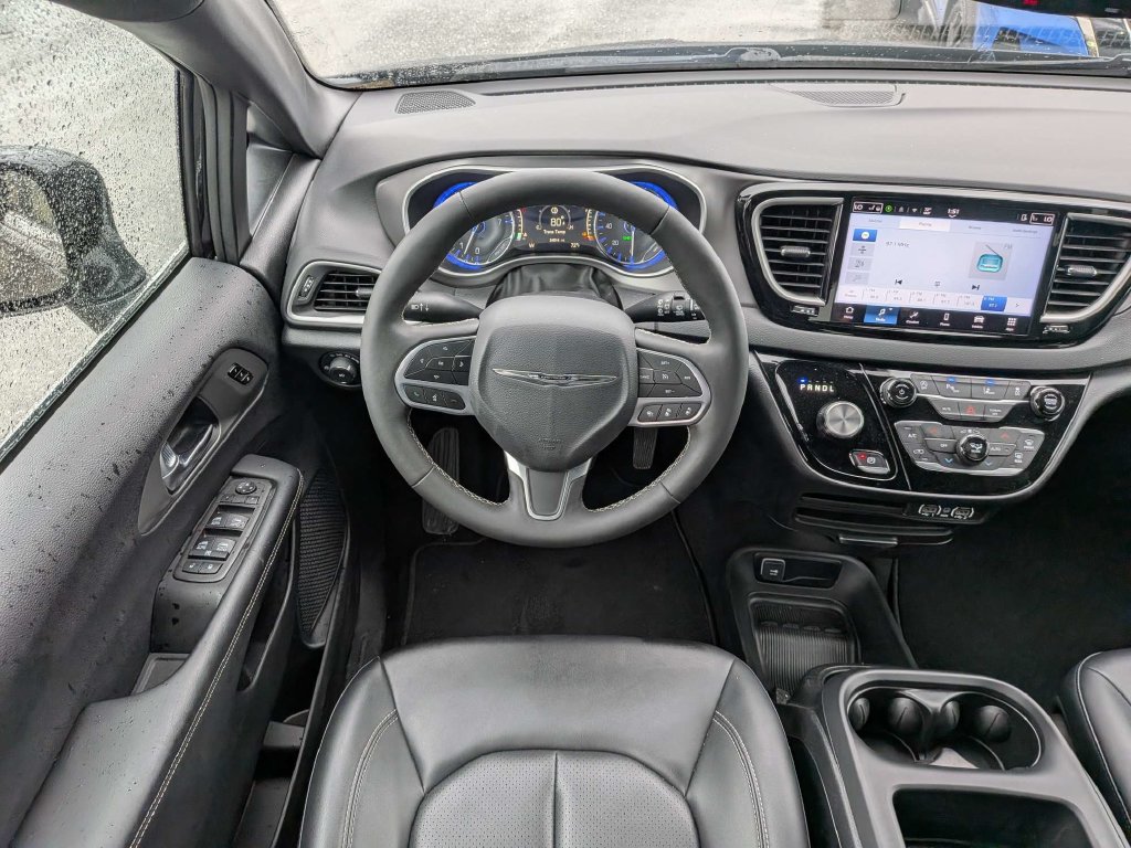 Used 2025 Chrysler Pacifica Select FWD image 15