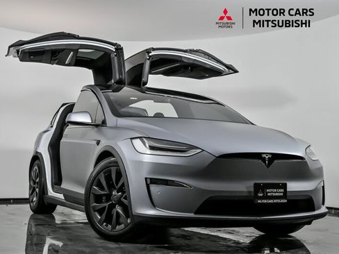Used 2023 Tesla Model X image 1