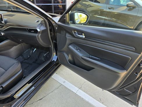 Used 2024 Nissan Altima 2.5 SV image 30