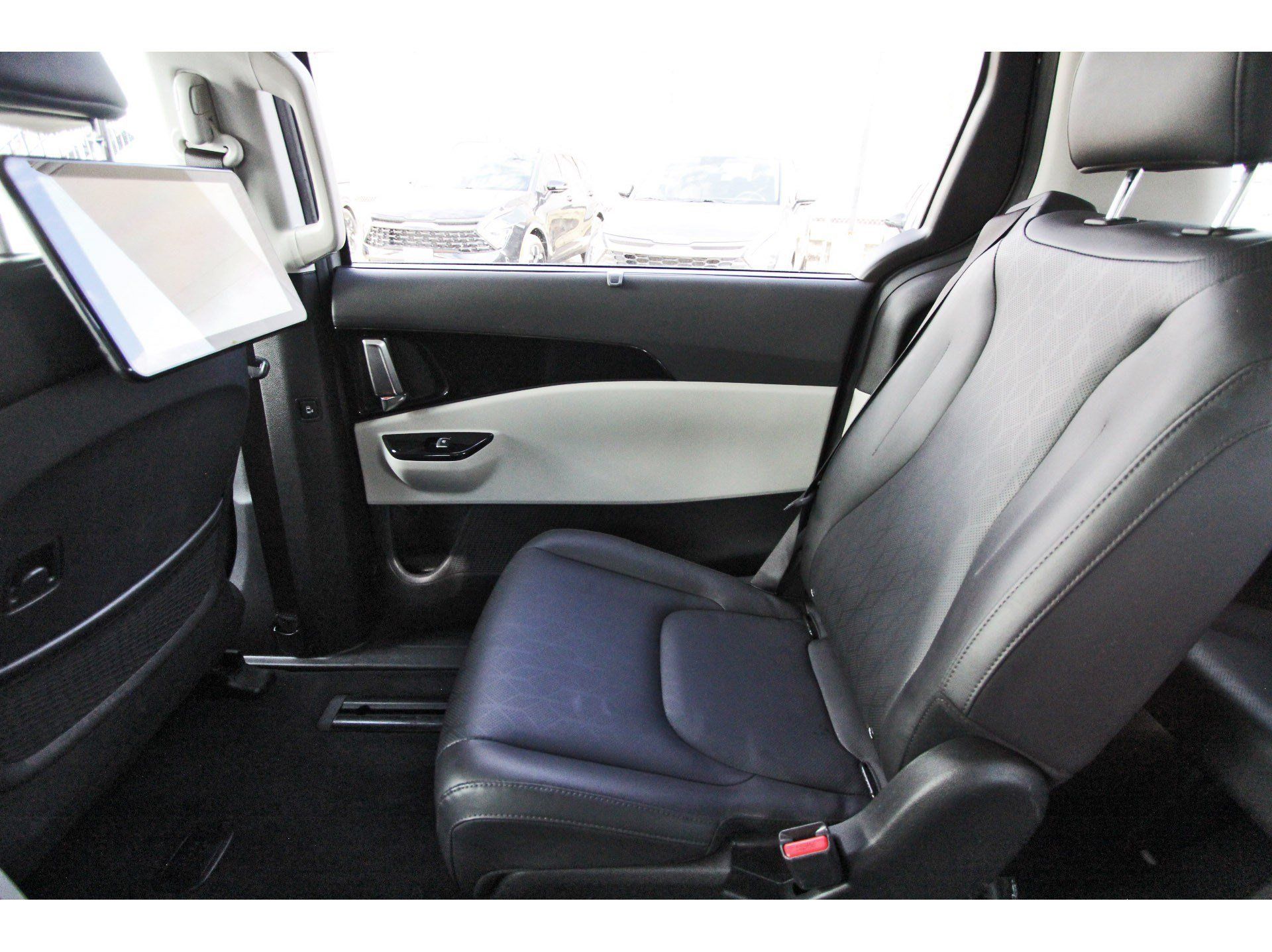 Certified 2022 Kia Carnival SX FWD image 16