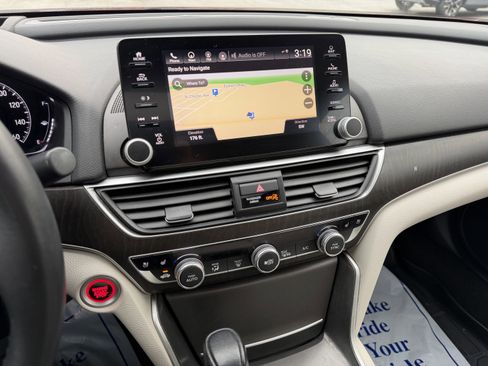Used 2018 Honda Accord Touring image 23