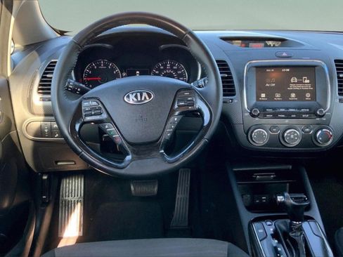 Used 2017 Kia Forte S w/ S Technology Package image 8