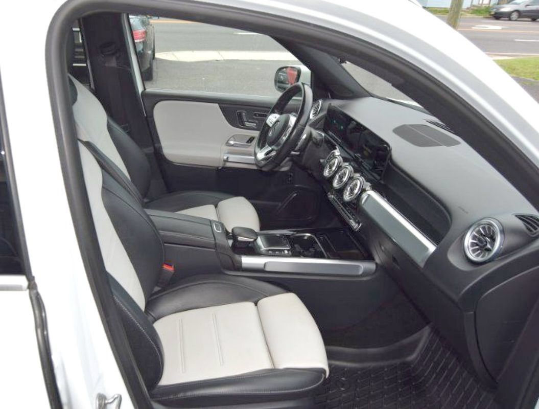 Used 2022 Mercedes-Benz GLB 250 4MATIC image 12