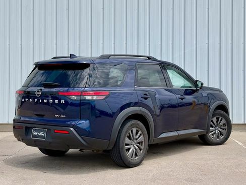 Used 2022 Nissan Pathfinder SV AWD/4WD image 6