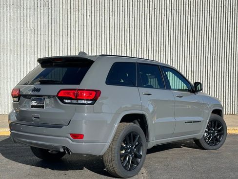 Used 2022 Jeep Grand Cherokee Laredo X image 5