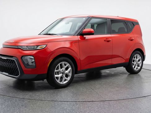 Used 2025 Kia Soul LX w/ LX Technology Package FWD image 3