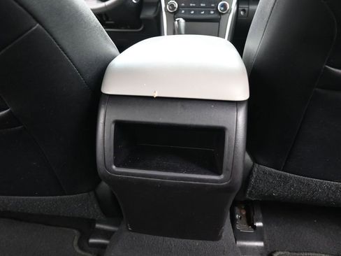 Used 2016 Toyota Camry SE image 18