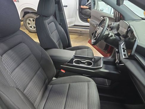 Used 2025 Chevrolet Equinox LT w/ Safety and Technology Package image 12