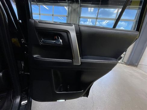 Used 2018 Toyota 4Runner SR5 AWD/4WD image 24