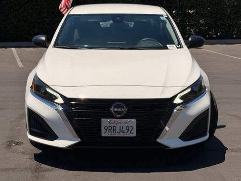Used 2025 Nissan Altima 2.5 SV FWD image 3