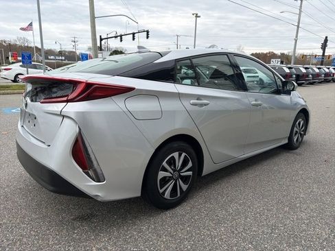 Used 2018 Toyota Prius Prime Premium image 5