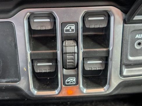 Used 2025 Jeep Gladiator Sport AWD/4WD image 17