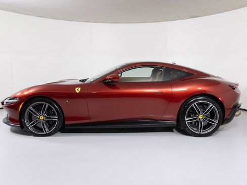 Used 2022 Ferrari Roma image 3