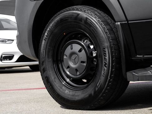 Used 2025 Mercedes-Benz Sprinter 2500 w/ Dashboard Charging Package image 54