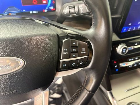 Used 2022 Ford Explorer Platinum w/ Premium Technology Package image 25