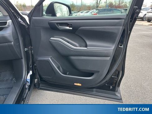 Used 2024 Toyota Highlander XLE image 22