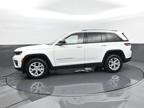 Used 2023 Jeep Grand Cherokee Limited AWD/4WD image 5