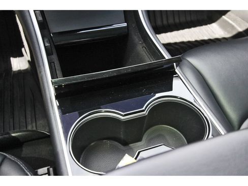 Used 2020 Tesla Model 3 Standard Range RWD image 28