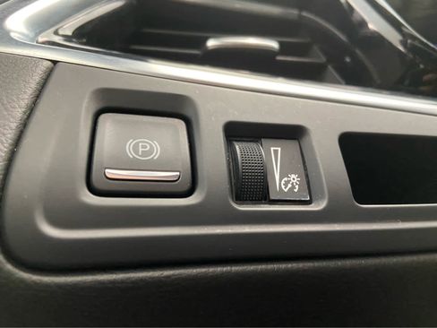 Used 2025 Cadillac XT5 Premium Luxury image 36