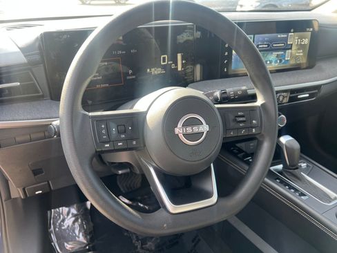 Used 2025 Nissan Kicks SV image 28