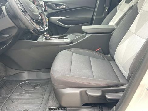 Used 2026 Chevrolet Trax RS FWD image 13