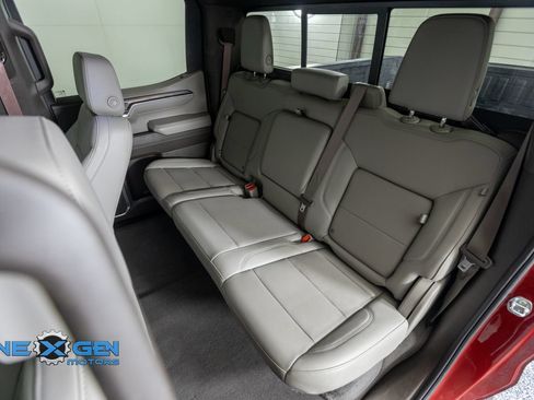 Used 2023 GMC Sierra 1500 SLT AWD/4WD image 32