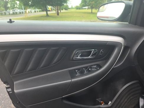 Used 2013 Ford Taurus SEL FWD image 11