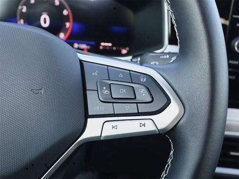 New 2025 Volkswagen Taos SE image 22
