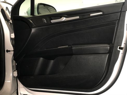 Used 2018 Ford Fusion Energi Titanium FWD image 18