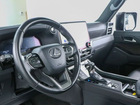 Used 2025 Lexus GX 550 w/ Accessory Package (Z1) AWD/4WD image 26
