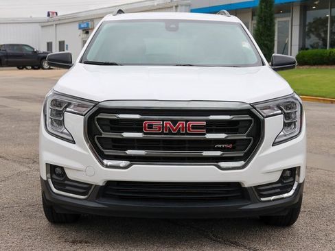 Used 2023 GMC Terrain AT4 image 2
