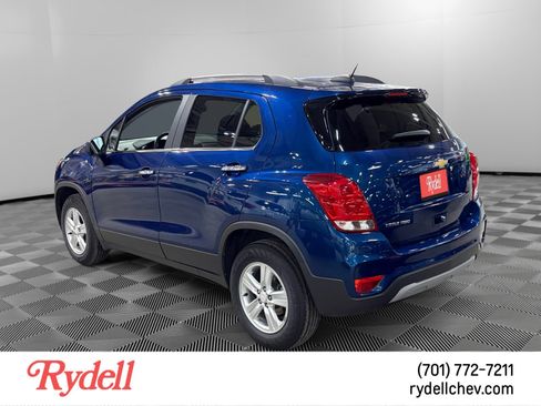 Used 2020 Chevrolet Trax LT w/ LT Convenience Package image 2