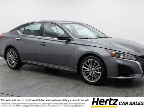 Used 2025 Nissan Altima 2.5 SV image 1