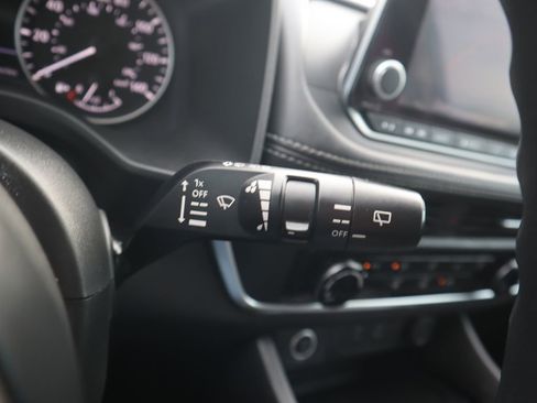 Used 2023 Nissan Rogue S image 18