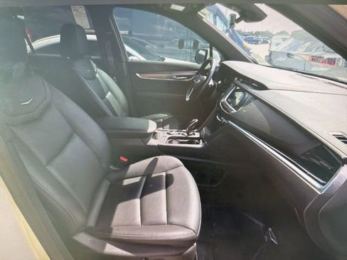 Used 2022 Cadillac XT6 Luxury image 12