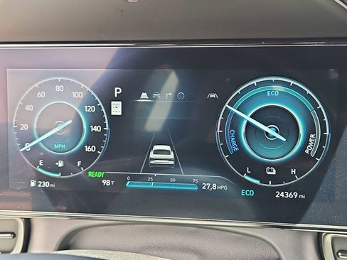 Certified 2025 Hyundai Elantra Limited FWD image 33